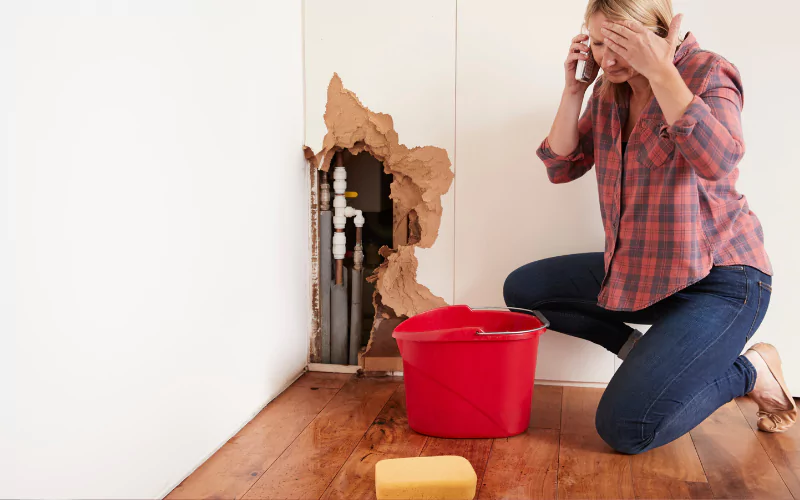 how to handle a burst pipe emergency tips